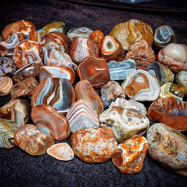 Do sự khai thác quá mức và hạn hán, hồ Agate đã bị hủy hoại nghiêm trọng. Để tái tạo hồ Agate như trước đây, cần mất hàng trăm triệu năm. Chính quyền địa phương đã phải chi rất nhiều tiền để bảo vệ hồ Agate bằng cách sử dụng dây thép gai và cấm người ra vào nơi này.