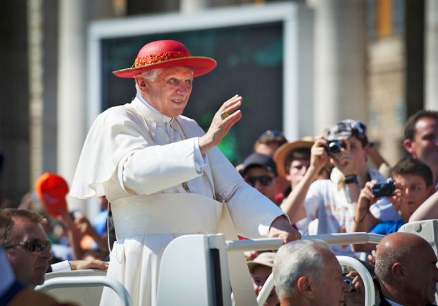 2. Vatican City có tỉ lệ người vi phạm pháp luật cao nhất thế giới, nhưng chủ yếu là các vụ trộm nhỏ gây ra bởi khách du lịch và người hành hương. Tuy nhiên, họ thường không bị phạt vì thành phố này không có nhà tù và ít cảnh sát.