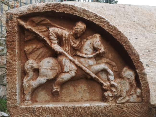 Tziampo là người gốc Romania trước khi gia nhập quân đội La Mã và trở thành một kỵ binh. Ông được đào tạo để tham gia vào các chiến trường, tấn công và bảo vệ hoàng đế, và sau 9 năm chiến đấu, ông đã được thăng chức lên cấp tướng và được trao danh hiệu "Người bảo vệ Hoàng đế".