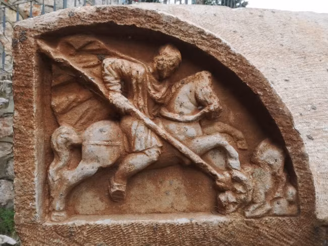 Tziampo là người gốc Romania trước khi gia nhập quân đội La Mã và trở thành một kỵ binh. Ông được đào tạo để tham gia vào các chiến trường, tấn công và bảo vệ hoàng đế, và sau 9 năm chiến đấu, ông đã được thăng chức lên cấp tướng và được trao danh hiệu "Người bảo vệ Hoàng đế".