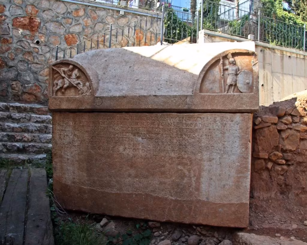 Ngoài ra, các quan tài khác trong khu vực này cũng có chữ viết bằng tiếng Latinh, các hài cốt và đồ mai táng thu thập từ các ngôi mộ này sẽ giúp các nhà nghiên cứu hiểu rõ hơn về lịch sử Anatolia dưới thời Đế quốc La Mã.