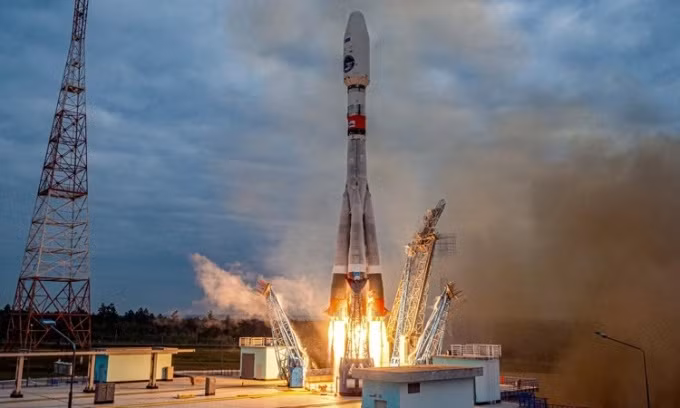 Roscosmos đã mở cuộc điều tra về vụ việc này và đã phát hiện ra rằng, quá trình đốt động cơ diễn ra không đúng theo kế hoạch, kéo dài 127 giây thay vì 84 giây như dự kiến. Điều này đã dẫn đến va chạm với Mặt Trăng.