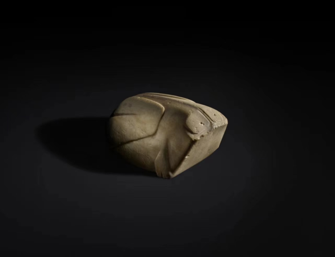 Ở đây, con ếch có thể đại diện cho khả năng sinh sản hoặc sự thịnh vượng, dựa vào cách mà người ta giải thích ý nghĩa của nó.