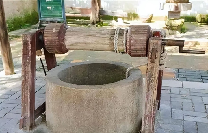 Nước trong giếng thường chứa tạp chất, kim loại nặng và vi khuẩn có hại. Người xưa không hiểu về tạp chất trong nước, nhưng họ biết rằng nước giếng có thể gây ra vấn đề về sức khỏe.