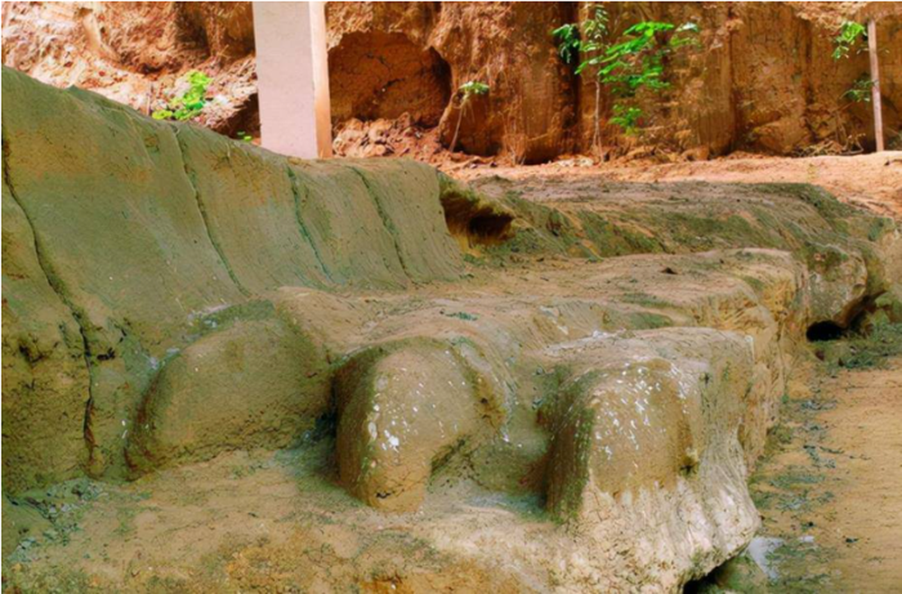 Các đoạn uốn lượn của con rồng và các chi tiết khác có thể là kết quả của các thay đổi trong dòng sông cổ đại. Tuy nhiên, những con rồng này đã thu hút sự quan tâm của du khách và tăng thu nhập từ du lịch cho thôn Khương Dao.