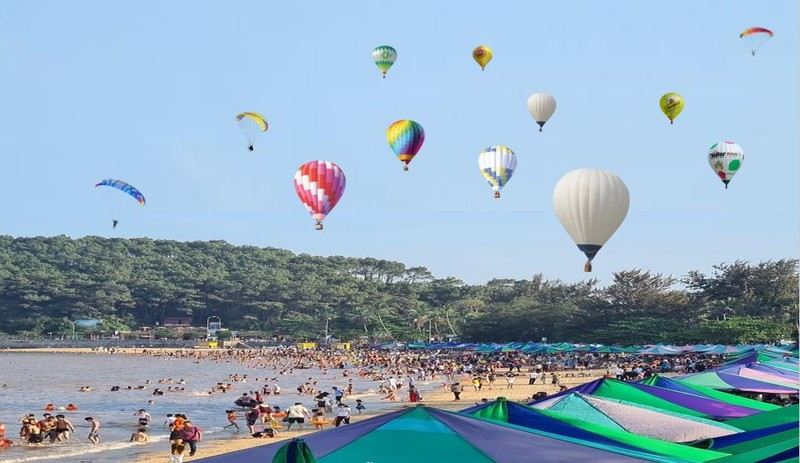 Trai nghiem ngam bien troi Do Son tu khinh khi cau