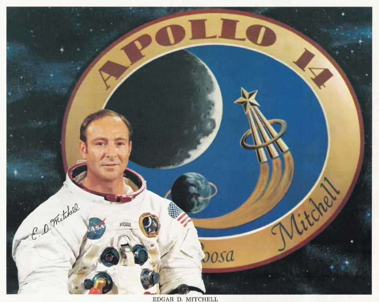 Ông Edgar Mitchell cho rằng người ngoài hành tinh thực sự tồn tại và đã có sự tiếp xúc với con người trên Trái Đất.