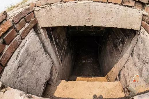 Men rượu được bảo tồn tốt nhất thế giới và nơi sản xuất rượu lâu đời nhất thế giới, hơn 8 kg men rượu trong các ngôi mộ cổ.