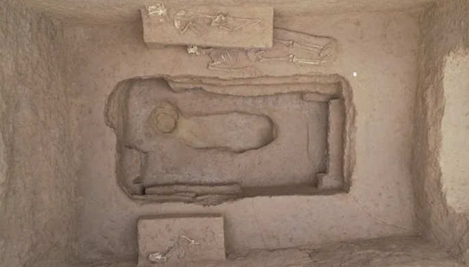 Dụng cụ phẫu thuật cổ nhất thế giới, mảnh dao mổ Biêm liêm có niên đại hơn 3.000 năm.