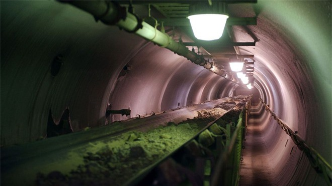 Dù Chính phủ Nga đã đầu tư nhiều kinh phí vào việc khai thác và mua thiết bị hiện đại, nhưng không có nhiều người muốn làm việc ở môi trường khắc nghiệt này dù được trả lương cao.