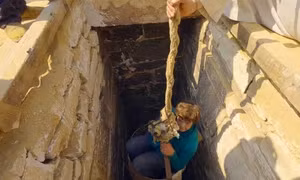 Quan tài này được đặt bên cạnh một kim tự tháp xây dựng trước đó 1.000 năm tại Saqqara.