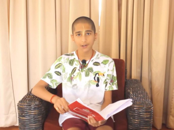 Abhigya Anand đã hoàn thành văn bằng tốt nghiệp sau đại học về Vi sinh vật Ayurveda (PGDAM) và cũng là người trẻ nhất tốt nghiệp văn bằng này trong nước.