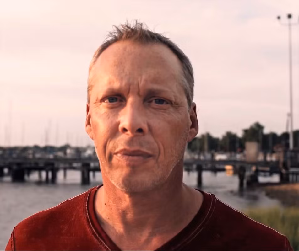 Không những vậy, anh Derek còn bắt đầu sáng tác nhạc cho đàn piano. Đến nay, các nhà khoa học vẫn chưa thể giải thích trường hợp người thường bỗng trở thành thiên tài một lĩnh vực sau khi gặp tai nạn như thế nào.