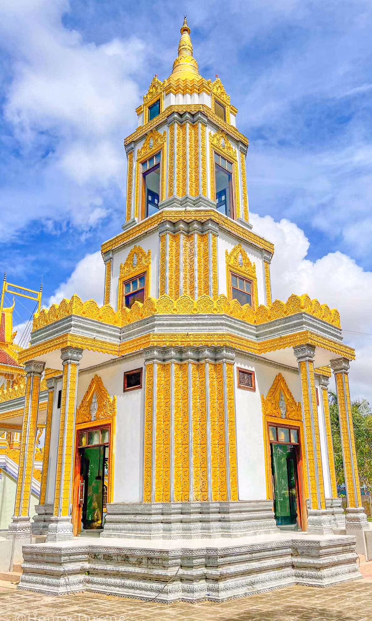 Ve Soc Trang, tham chua Ta Mon ruc ro sac vang-Hinh-8