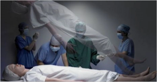 Có những trường hợp người sống sót kể lại những trải nghiệm như thấy ánh sáng rực rỡ, mặt trời chiếu sáng hoặc cảm giác sợ hãi, đuối nước.