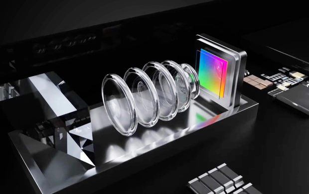 iPhone 15 Pro Max sở hữu camera với ống kính tiềm vọng độc quyền cho phép zoom quang học tối đa đến 6x, thậm chí có tin đồn nó có thể zoom đến 10x. Đây là công nghệ mới, với nhiều thấu kính khác nhau trong cụm camera của điện thoại, giúp thiết bị chụp ảnh từ xa tốt hơn.