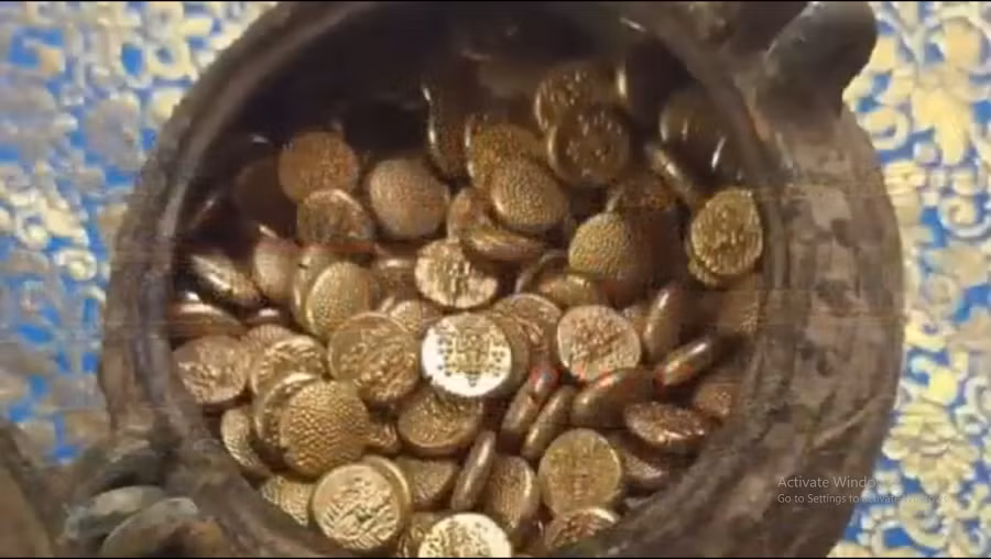 Những cuộc nghiên cứu ban đầu cho thấy, các đồng tiền này có nguồn gốc từ thế kỷ 11 đến thế kỷ 13 (từ năm 1000-1200). Các nhà khoa học tin rằng đền Jambukeswarar, được xây dựng cách đây khoảng 1800 năm thuộc vương triều Chola, có mối quan hệ giao thương mở rộng với các thương gia đến từ Đông Nam Á và khu vực Ấn Độ Dương.