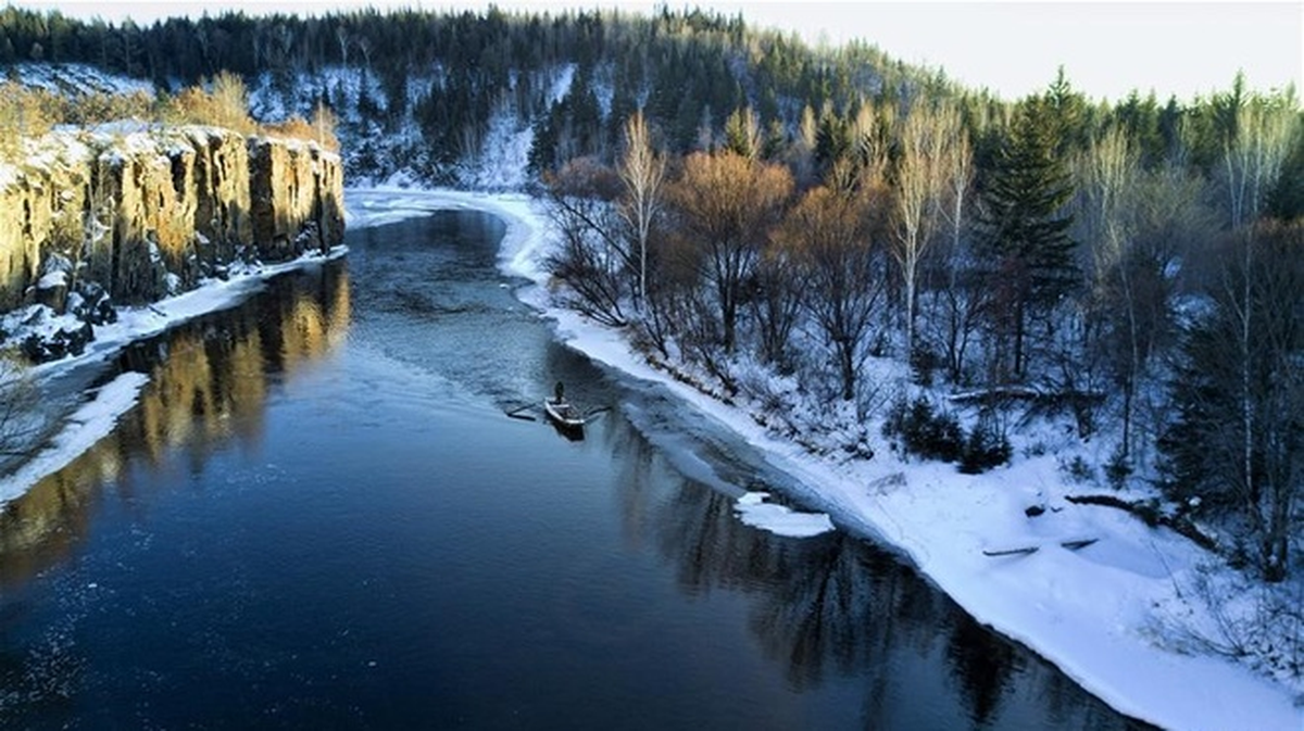 Nhờ chiếc lá, Tiểu Trần đã giúp phát hiện một di tích lịch sử quý giá và nhận được phần thưởng tiền mặt là 10 NDT. Vào thời điểm đó, 10 NDT là một số tiền không nhỏ.
