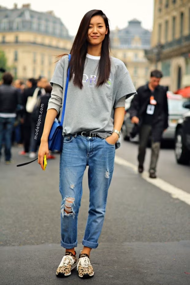  Thiên thần Victoria's Secret người Trung Quốc - Liu Wen chuộng phong cách thời trang bụi bặm khi dạo phố. Ảnh: Printest.