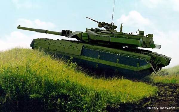 Theo Military Today, T-84 Yatagan là phiên bản nâng cấp từ xe tăng chiến đấu chủ lực T-84 Oplot do Ukraine chế tạo. Phiên bản này được chế tạo để giới thiệu cho Thổ Nhĩ Kỳ trong chương trình hiện đại hóa lực lượng tăng thiết giáp của Ankara.