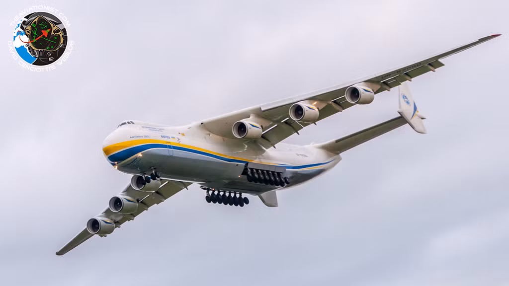 Máy bay được trang bị 6 động cơ khổng lồ D-18 cho tầm bay tối đa 15.400km, tầm bay khi mang đủ tải trọng đến 4.000km, tốc độ bay 800-850km/h.