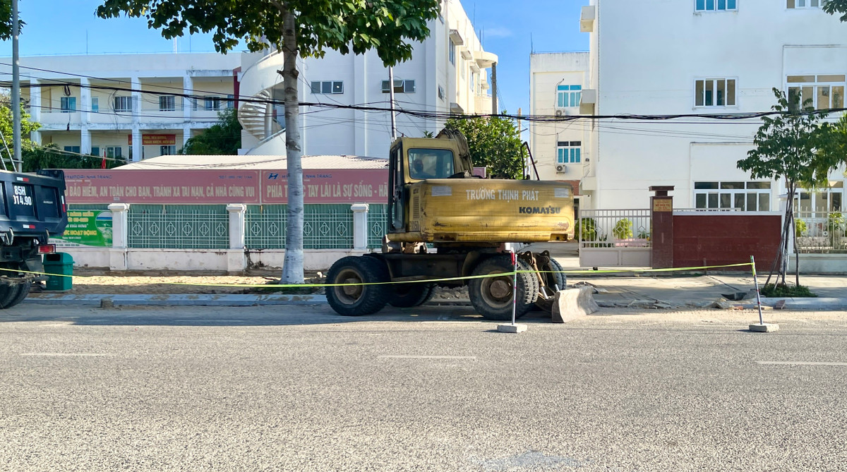 Ninh Thuan: Nang luc nha thau trung goi cai tao via he duong 16/4-Hinh-2