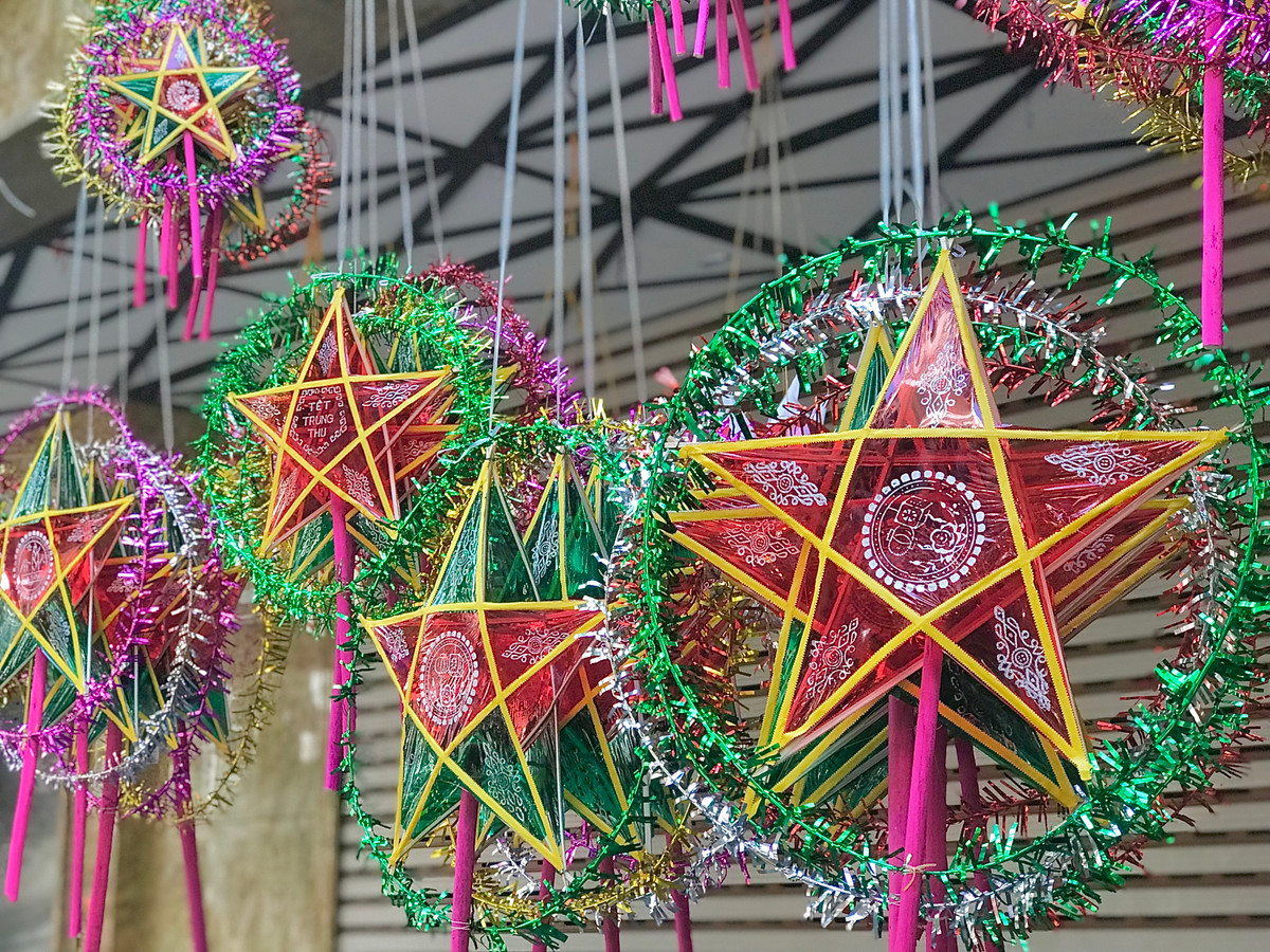 Tết Trung thu không thể thiếu những chiếc đèn ông sao. 