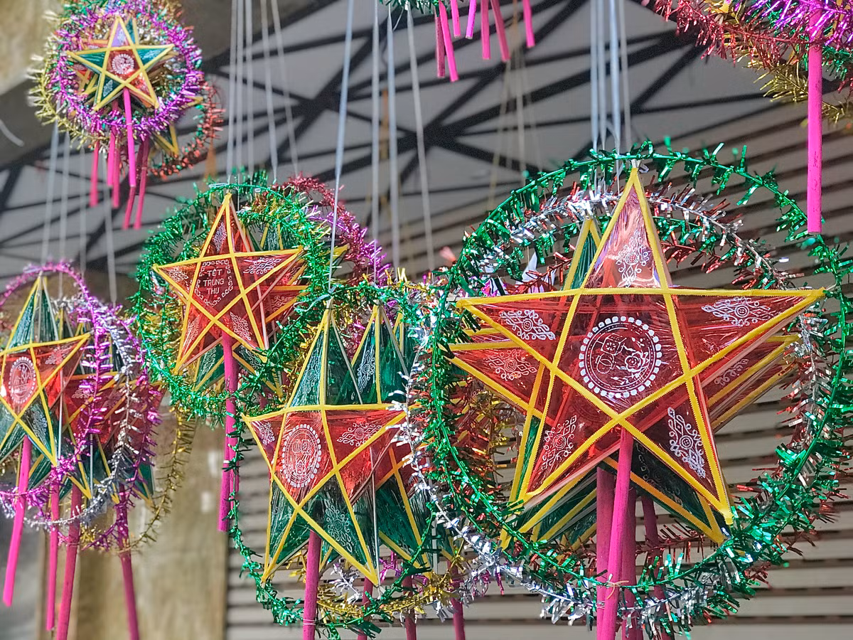 Tết Trung thu không thể thiếu những chiếc đèn ông sao. 