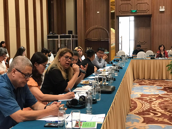 Tại sự kiện, hai chuyên gia quốc tế là bà Alba Rueda, Đặc phái viên về Xu hướng tính dục và Bản dạng Giới của Argentina và bà Ahbina Aher, nhà hoạt động về quyền của người chuyển giới tại Ấn Độ đã chia sẻ bài học, kinh nghiệm trong việc xây dựng và thi hành luật, chính sách liên quan tới người chuyển giới.