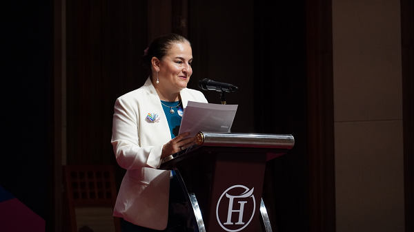Phát biểu khai mạc Toạ đàm, bà Elisa Fernandez Saenz, Trưởng đại diện UN Women Việt Nam cho biết “ Tôi đánh giá cao nỗ lực của Bộ Y Tế trong việc xây dựng Luật Chuyển đổi giới tính. Điều này thể hiện tầm nhìn của lãnh đạo Việt Nam, phù hợp với xu hướng quốc tế, đảm bảo nguyên tắc “không để ai bị bỏ lại phía sau” của Chương trình nghị sự 2030 về các Mục tiêu phát triển bền vững.”