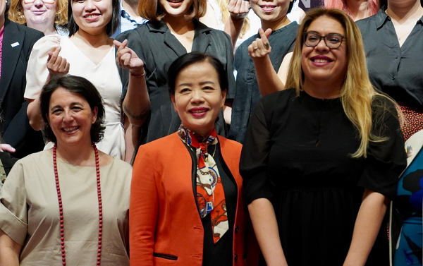 Tuy nhiên, vì chưa có khung pháp lí cụ thể về việc chuyển đổi giới tính, người chuyển giới tại Việt Nam vẫn phải đi ra nước ngoài hoặc tới các cơ sở khám, chữa bệnh bất hợp pháp tại Việt Nam để thực hiện các can thiệp y tế, từ đó gây ra nhiều hệ lụy về sức khỏe, tính mạng.