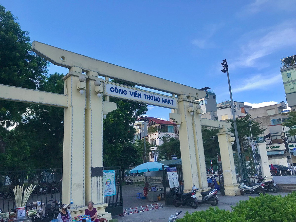 Công viên Thống Nhất được đưa vào hoạt động cách đây hơn 60 năm, là một trong những điểm vui chơi và tổ chức các hoạt động ngoài trời quen thuộc của người dân Hà Nội. Cùng với thời gian, các hạng mục đã xuống cấp hư hỏng khá nhiều.