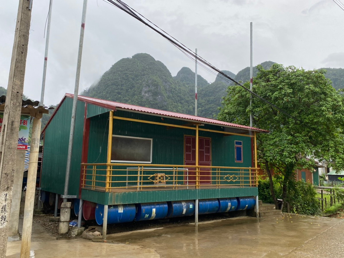 Doc dao nhung ngoi nha phao noi vung “ron lu” Quang Binh-Hinh-7