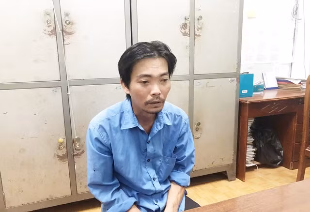  Mâu thuẫn với người cùng làm, đầu độc đầm tôm của chủ: Ngày 22/8, cơ quan CSĐT Công an TP Cà Mau đã mời đối tượng Võ Tấn Lợi (34 tuổi) đến làm việc về hành vi “Hủy hoại tài sản”. Lợi thừa nhận hành vi ném thuốc trừ sâu vào đầm tôm của gia đình ông Cường. Nguyên nhân là do mâu thuẫn với 2 công nhân khác, ném thuốc trừ sâu vào đầm tôm để ông Cường đuổi việc 2 công nhân trên. Số tôm bị chết khoảng 4 tấn, ước tính thiệt hại trên 500 triệu đồng.