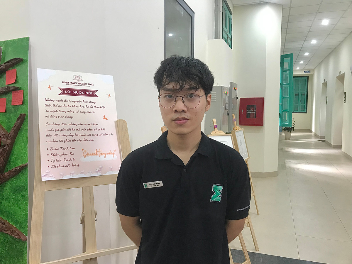 Đinh Bảo Trọng (sinh viên lớp YK4 Đại học Y Hà Nội) chia sẻ: "Em coi những thân xác này như là một người thầy. Em rất cảm ơn những người đã hiến xác cho Y học và cảm ơn gia đình của họ đã ủng hộ. Chúng em biết ơn rất nhiều.