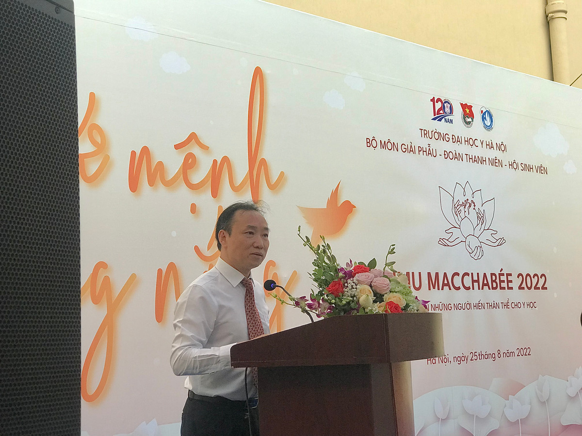 Phát biểu khai mạc tại buổi lễ, PGS.TS Ngô Xuân Khoa - Trưởng bộ môn Giải phẫu, Trường Đại học Y Hà Nội đã nói: "Chúng ta có mặt ở đây hôm nay, thành kính biết ơn và tưởng nhớ những người hiến thân thể cho Y học. Chúng ta biết ơn thân nhân và gia đình những người thầy thầm lặng, những người đã vượt qua giới hạn thông thường, đồng cảm thực hiện ý nguyện của người thân sau khi qua đời. Không có sự đồng cảm của gia đình, ý nguyện cao cả ấy không thực hiện được".