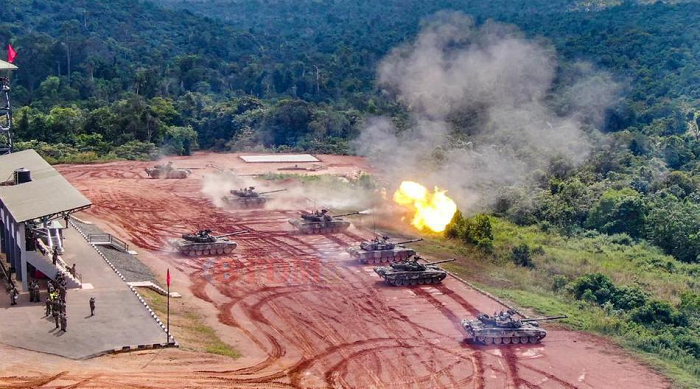 PT-91 Twardy là dòng xe tăng chủ lực của Ba Lan, chúng được phát triển dựa phiên bản nâng cấp sâu dựa trên T-72M1 với việc bổ sung thêm nhiều công nghệ tiên tiến theo tiêu chuẩn NATO, sức mạnh của PT-91 được đánh giá ngang ngửa với T-90 đời đầu của Nga.