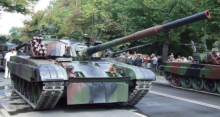 Một nhóm thợ cơ khí hoàn tất sửa chữa vào 12h30 cùng ngày. Xe tải tiếp tục hành trình đến Quảng trường Độc lập, nơi Malaysia tổ chức sự kiện mừng quốc khánh vào ngày 31/8. Cả hai phương tiện gặp sự cố đều tham gia diễn tập cho lễ diễu hành mừng quốc khánh.