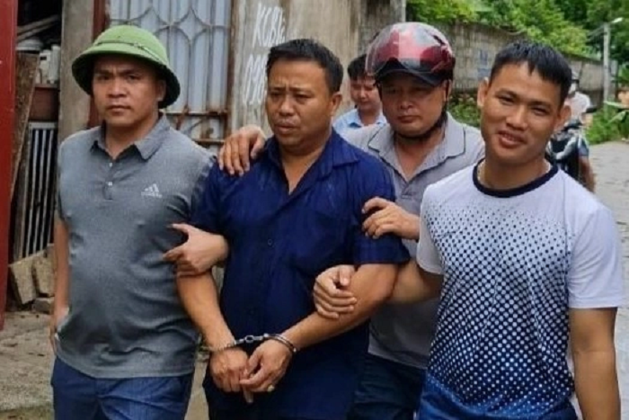  Tử vong sau vụ chém người tình lúc rạng sáng: Sáng 23/8, Công an tỉnh Bắc Giang cho biết Đinh Hữu Hải (41 tuổi, ở huyện Tân Yên, tỉnh Bắc Giang), nghi phạm chém người tình, đã tử vong. Được biết, Hải và bà N.T.L. (40 tuổi) có gia đình riêng. Tuy nhiên, 2 người có mối quan hệ tình cảm ngoài luồng với nhau. Thời gian gần đây, Hải nghi ngờ bà L. có người khác, nên ghen tuông, mâu thuẫn. Rạng sáng 20/8, Hải tìm gặp bà L. và dùng dao chém hơn 10 nhát vào đầu, mặt, tay khiến bà L. phải đi cấp cứu. Gây án xong, nghi phạm lên xe bỏ trốn đi Hữu Lũng, Lạng Sơn sau đó gọi người nhà đến lấy xe, còn ông ta tiếp tục bỏ trốn. Trong thời gian này, Hải đã uống thuốc sâu tự tử. &gt;&gt;&gt; Mời độc giả xem thêm video Phá nhanh vụ án giết người trong đêm ở An Giang: