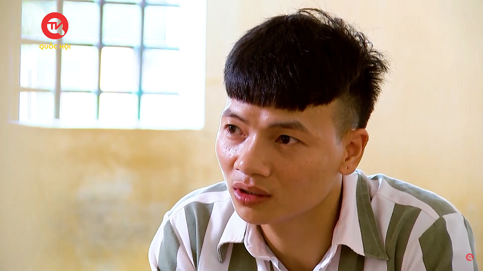 "Mọi thứ nó đến, tôi cảm giác nhanh lắm. Xã hội là như thế, có người thích người ghét, nhưng tôi không biết giữ mình nên thành ra là mất hết." - Khá Bảnh chia sẻ. (Ảnh: Truyền hình Quốc hội).