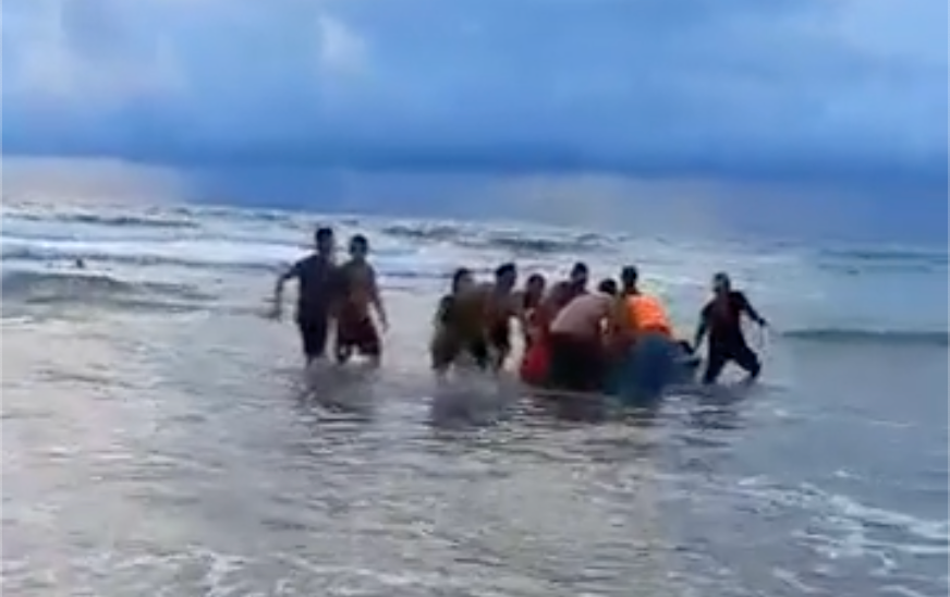 Rot nuoc mat nguoi dan ong tu vong khi cuu 5 nguoi duoi nuoc-Hinh-3