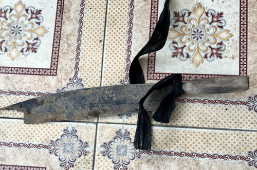  Nam thanh niên chém bố mẹ trọng thương, hàng xóm tử vong: Khoảng 6h ngày 9/8, Mạc Văn Dục (SN 1990) trú tại xóm Bản Bọc, xã Yên Hợp, huyện Quỳ Hợp đã chém người phụ nữ hàng xóm tử vong tại chỗ. Dục còn chém bố mẹ hắn bị thương, hiện đang được đưa đi cấp cứu. Sau gần 2 tiếng đồng hồ, lực lượng Công an đã bắt giữ thành công thủ phạm khi đối tượng đang lẩn trốn ở khu vực đồi keo phía sau hiện trường. Được biết, Dục có dấu hiệu bất ổn về tâm thần.