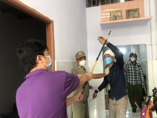 Con trai lanh an tu 20 nam vi vo tinh dam chet cha ruot-Hinh-2