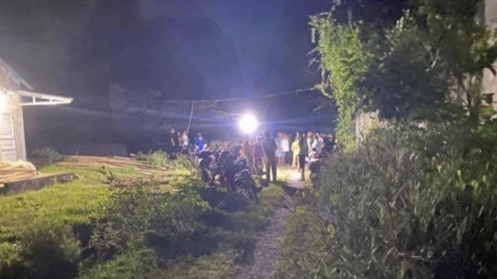  Mâu thuẫn khi uống rượu, đâm bạn nhậu tử vong tại nhà: Nạn nhân được xác định là anh L.V.T. (SN 1984, trú tại thôn Đồng Chay, xã Văn Hòa, huyện Ba Vì, TP Hà Nội). Nghi phạm là ông Q.Đ.N. (SN 1972, trú tại xóm Thung, xã Ngọc Lương, huyện Yên Thủy, tỉnh Hòa Bình). Trước đó, khoảng 20h00 ngày 30/8, anh L.V.T cùng bạn đến chơi nhà ông Q.Đ.N. Sau đó khi đang ăn cơm, uống rượu thì xảy ra cãi cọ dẫn đến xô xát, ông N. lấy dao đâm anh T. nhiều nhát, anh T. bỏ chạy ra cổng thì gục xuống tử vong.