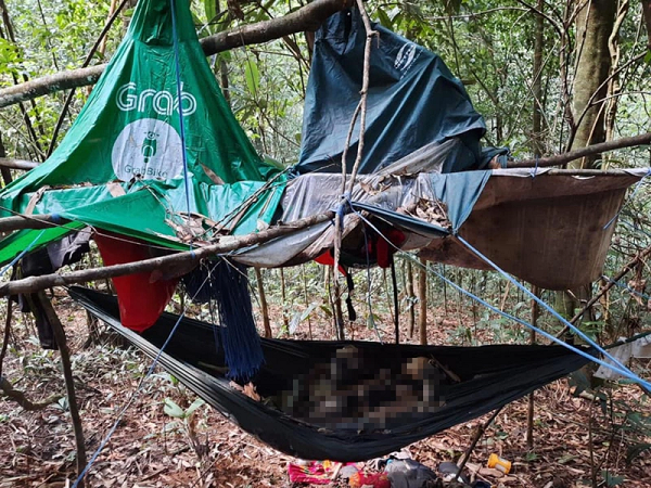 Toan canh vu 2 thi the tro xuong nam tren vong giua rung sau-Hinh-6