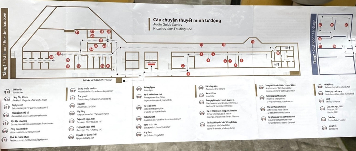 Nghe thuyết minh tự động giúp hiểu rõ hơn về di tích Nhà tù Hoả Lò. Du khách chỉ cần nhập vào máy mã số tương ứng với hiện vật theo lộ trình tham quan từ 1 đến 35 ghi trong bản đồ.
