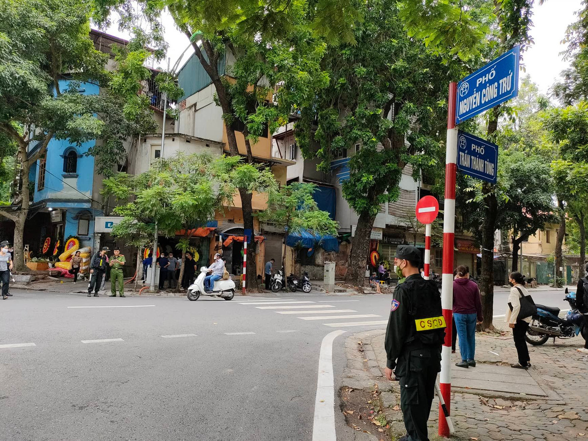 Được biết, vào 13h chiều ngày hôm nay (5/8), tại Nhà tang lễ Quốc gia sẽ diễn ra lễ công bố quyết định truy tặng Huân chương Chiến công hạng Nhất của Chủ tịch nước và quyết định cấp Bằng Tổ quốc ghi công của Thủ tướng Chính phủ cho 3 liệt sĩ.