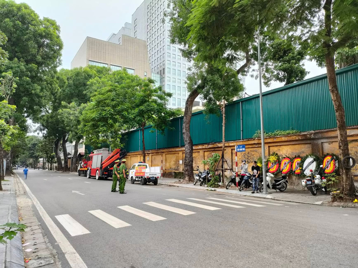 Từ 17h cùng ngày, lực lượng chức năng sẽ dẫn đoàn di quan từ Nhà tang lễ quốc gia đi Đài hóa thân Hoàn Vũ (Văn Điển, Thanh Trì, Hà Nội).