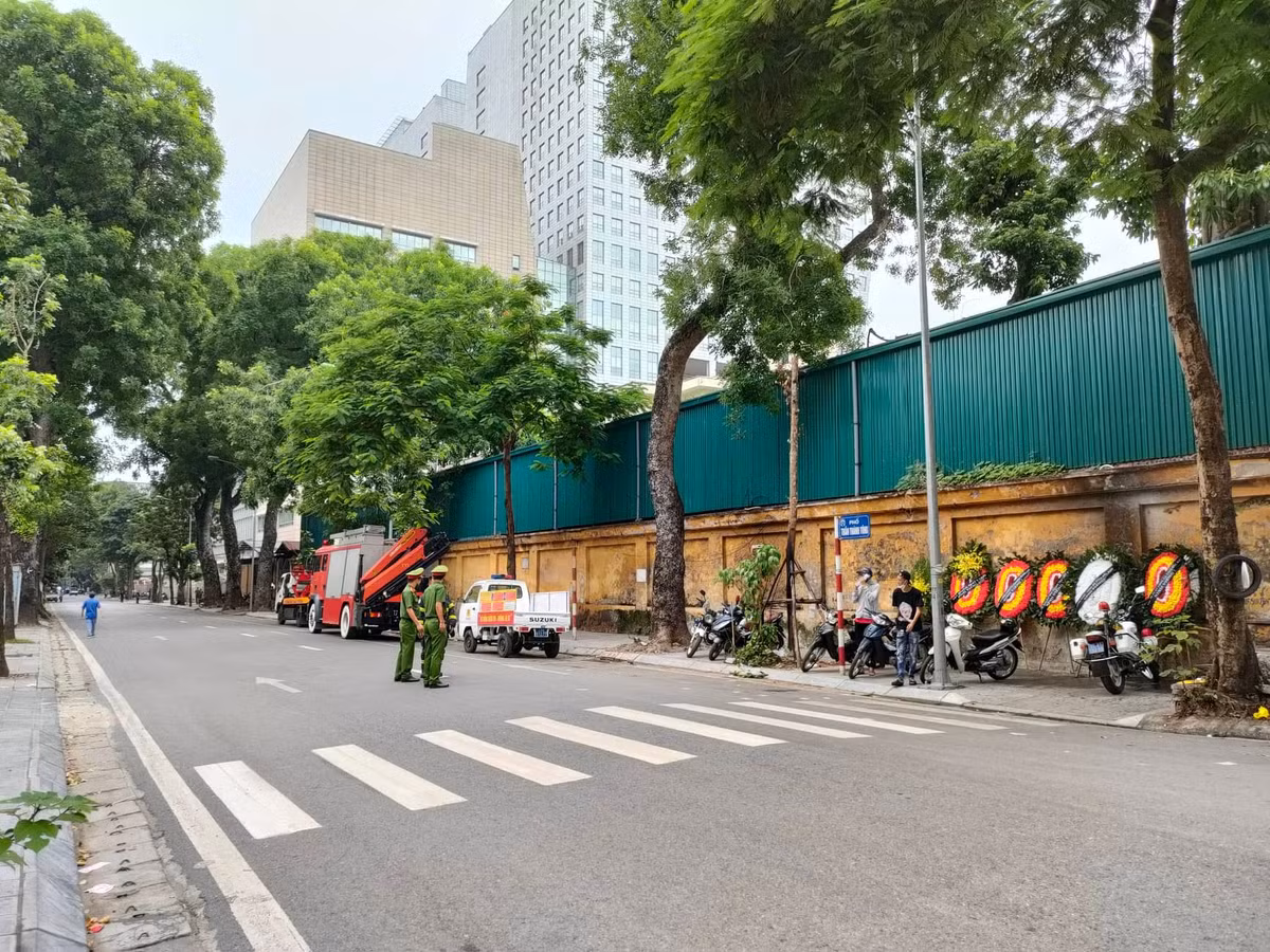 Từ 17h cùng ngày, lực lượng chức năng sẽ dẫn đoàn di quan từ Nhà tang lễ quốc gia đi Đài hóa thân Hoàn Vũ (Văn Điển, Thanh Trì, Hà Nội).