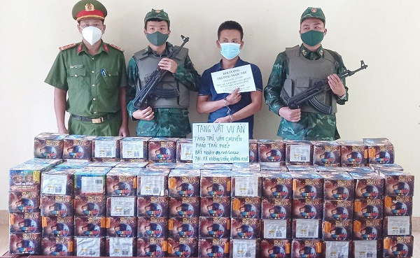 Tin nóng 11/8: Đâm chết bạn vì số tiền 5 triệu đồng - Hình 4 Tin nong 11/8: Dam chet ban vi so tien 5 trieu dong-Hinh-4